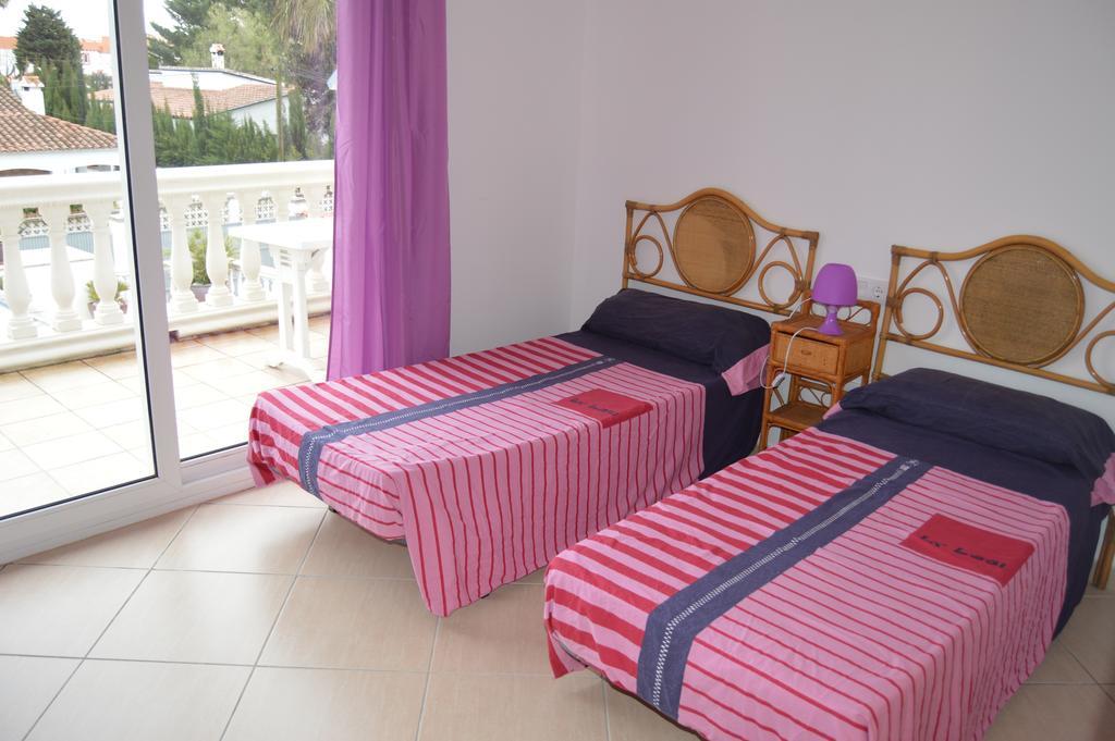 Raquel Koky Villa Empuriabrava Exteriör bild